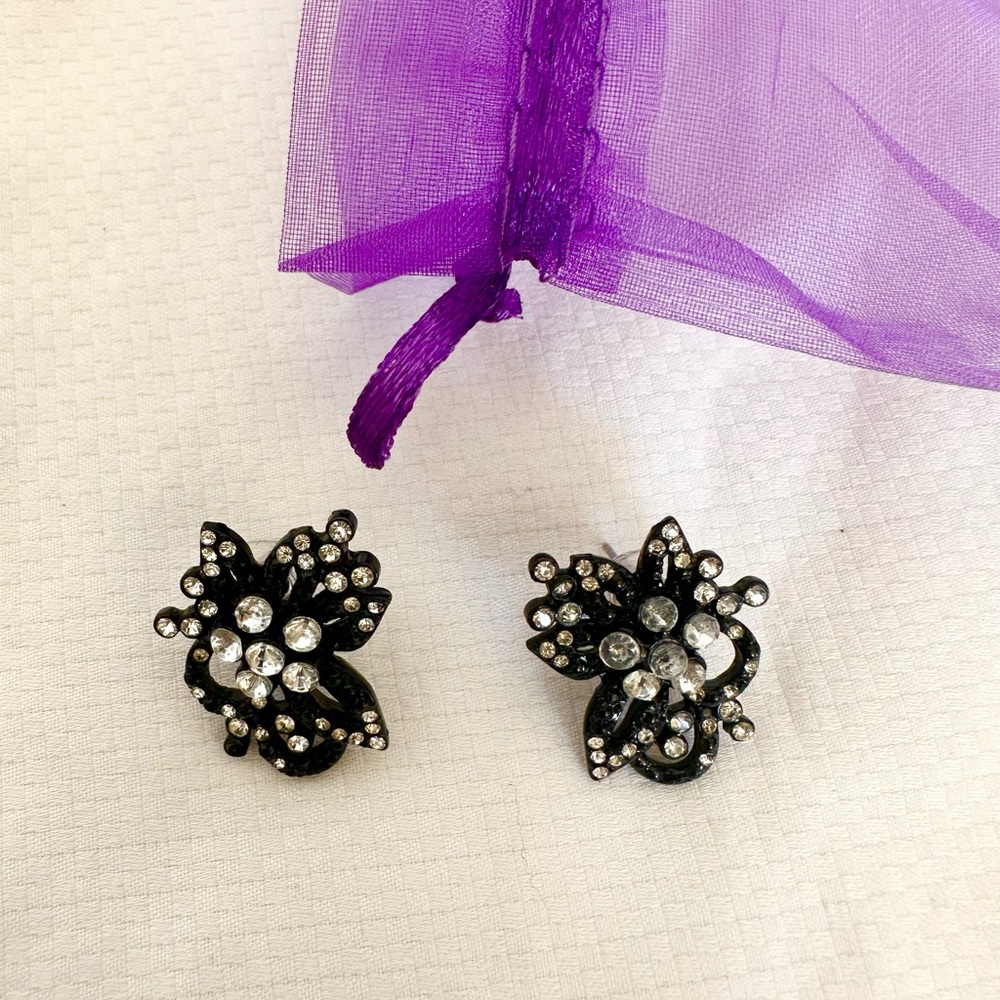 Gunmetal Stud Earnings w/ Rhinestones
